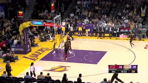 【NBA集錦】格林鬼手搶斷推反擊 連線詹皇空接暴扣勢大力沉