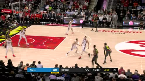 【NBA集錦】年輕身體就是好！ 西蒙斯飛天空接雙手暴扣得手