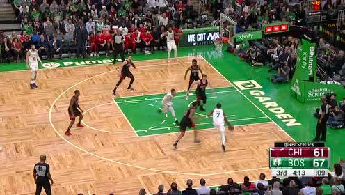 【NBA集锦】这个滞空能力绝了 杰伦布朗顶着防守稳住身体打进中距离