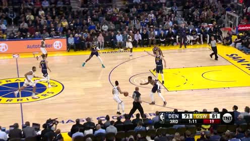 【NBA集锦】帕斯卡尔无惧篮下三人合围 螺旋起飞转身暴扣气贯长虹