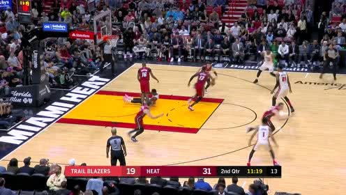 【NBA集锦】利特尔篮下勾手惨遭封盖 希罗反击三分稳稳命中