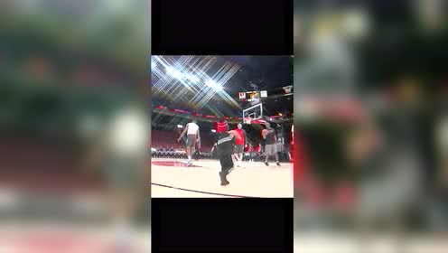 【NBA集錦】利拉德兒子可愛炸了！爸爸賣表掙錢買奶粉