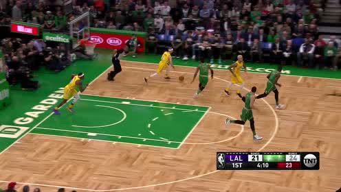 【NBA集锦】沃克提前走回更衣室 希望他没有身体健康问题