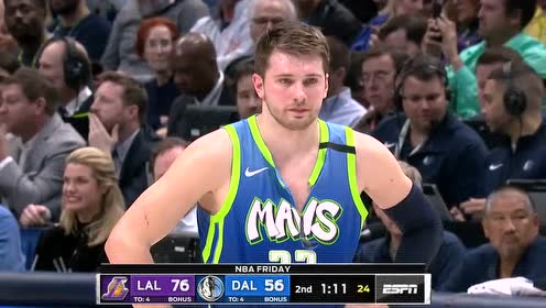 【NBA集錦】小胖子又生氣了 東契奇罰籃不進(jìn)怒撕球衣
