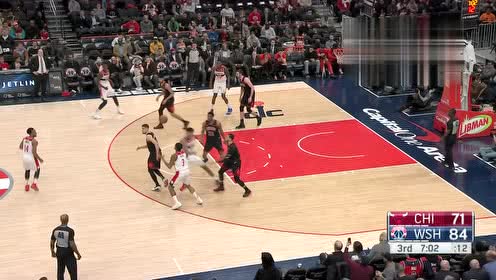 【NBA集锦】抓住机会就是一顿碾!萨托兰斯基抢断给反击携手哈奇森起飞暴扣