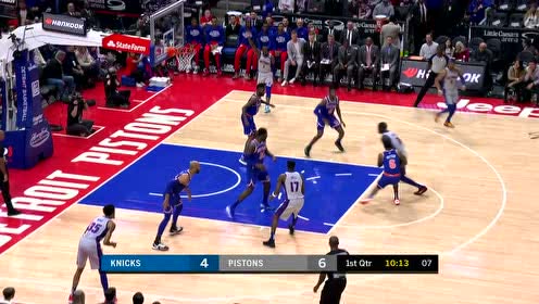 【NBA集锦】跌跌撞撞奔向篮筐 梅克挡拆顺下接球不稳仍送暴扣
