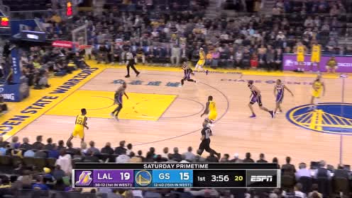 【NBA集锦】来到金州就应该会这一招 维金斯命中勇士生涯首记三分