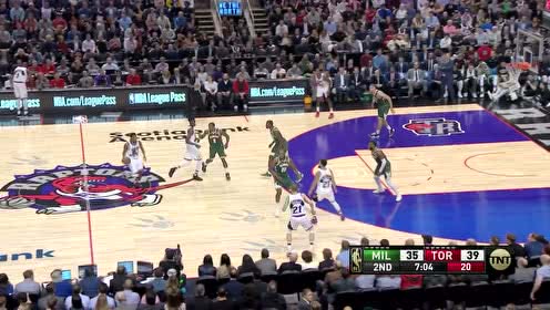 【NBA集锦】托马斯假投真传送香饼 布切尔接球起飞肆虐篮筐