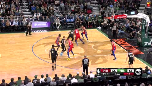 【NBA集锦】字母哥单挑恩比德倒地上篮 哈里斯反击三分一剑封喉