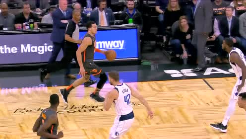 【NBA集錦】好橫的進(jìn)攻方式 戈登蠻牛沖撞上籃打進(jìn)加罰