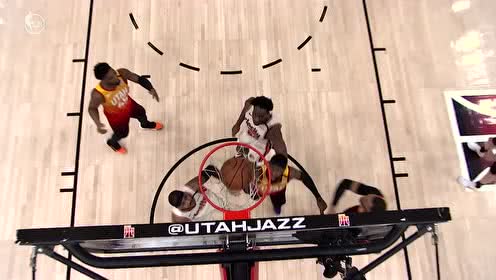 【NBA集锦】掌控全场 利拉德假掩护上篮1挑2打进造戈贝尔犯规