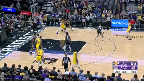 【NBA集錦】丟了位置那就目送你飛 詹姆斯接球起飛雙手暴扣