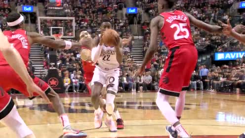 【NBA集锦】皇叔威武!小乔丹篮下轻轻松松打成2+1