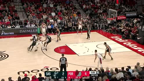 【NBA集锦】有巅峰韦德的影子!利拉德杀入篮下不看篮筐回头望月