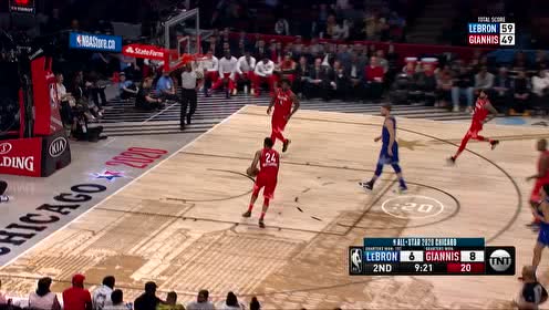 【NBA集錦】籃筐差點(diǎn)沒(méi)被扣歪 字母哥掄圓長(zhǎng)臂欲暴扣慘遭籃筐拒絕