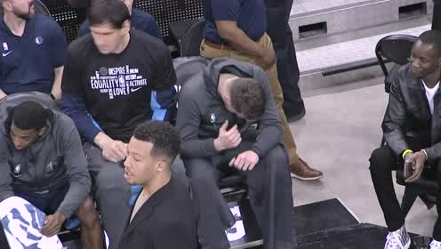 【NBA集錦】看起來沒什么大事兒 東契奇已返回場邊替補席