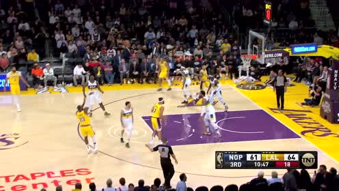 【NBA集錦】錫安強(qiáng)行上籃慘遭濃眉封蓋 詹姆斯反擊三分一箭穿心