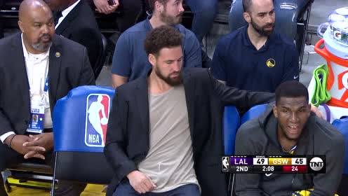 【NBA集锦】今天比赛有点无聊？汤神在场边直打呵欠