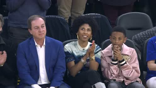 【NBA集錦】暖心時刻 克萊深情發(fā)言勇士主場歡迎一哥回家