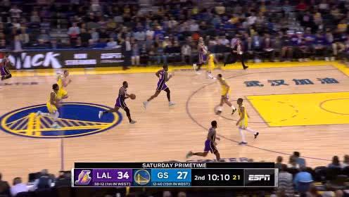【NBA集锦】勇士新手们还在抢地板球 老师傅霍华德早已快下接詹姆斯妙传暴扣