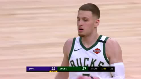 【NBA集锦】字母哥迈开长腿闪现篮下 接球完成双臂虐筐实为轻松