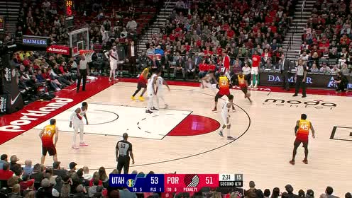 【NBA集锦】这就是得分爆炸力!利拉德里突外投连取五分