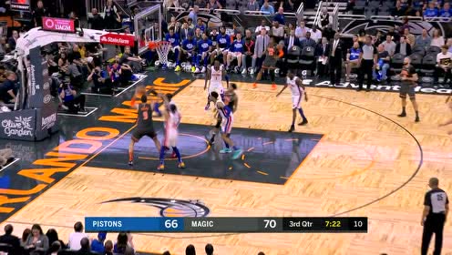 【NBA集锦】眼皮底下不容造次!梅克轻舒猿臂迎面按帽武切维奇