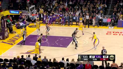 【NBA集錦】馬刺如今防守也是漏洞百出 麥基大鵬展翅單臂戰(zhàn)斧