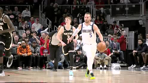 【NBA集錦】赫爾特上籃慘遭博班封蓋 庫里反擊不懼犯規(guī)強打2+1