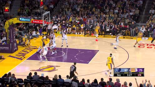 【NBA集锦】波普失衡瞬间将球抛出 浓眉默契空切轻松暴扣