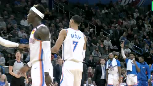 【NBA集錦】分分鐘8-0！貝茲利一個(gè)墊步在樂(lè)福臉上射進(jìn)無(wú)解3分