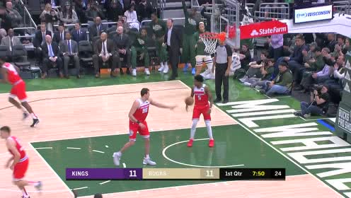【NBA集锦】新时代中锋典范 大洛佩兹超远三分一击制敌