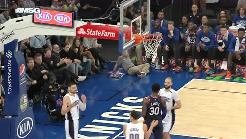 【NBA集锦】巴雷特扛着对手打板2+1 武切维奇气到砸篮球架被吹T