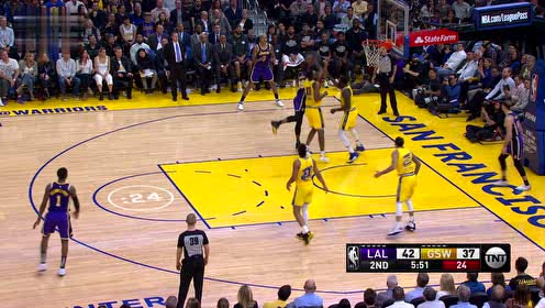 【NBA集锦】今天火气有点大 格林一分钟连吃两T被驱逐