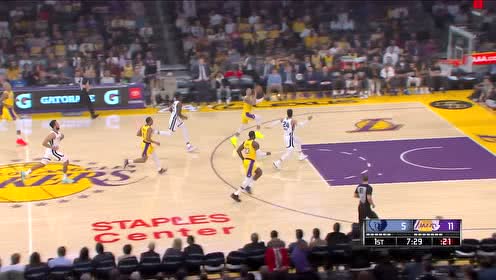 【NBA集锦】水银泄地的进攻配合 三角度重放詹姆斯平筐空接灌篮