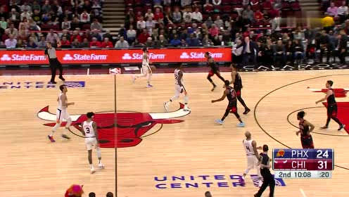 【NBA集锦】出色的意识！怀特上篮不中 加福德起飞双手暴力补扣