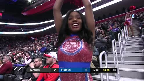 【NBA集錦】玫瑰不老 羅斯漂移撤步中投引啦啦隊(duì)歡呼