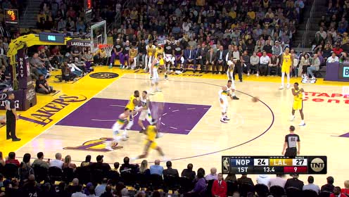 【NBA集錦】詹姆斯送妙傳人到球到 庫茲馬不負(fù)眾望上籃打成2+1
