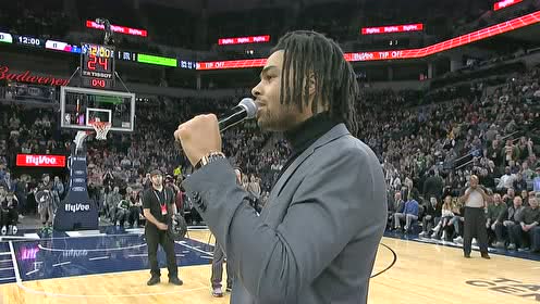 【NBA集锦】拉塞尔交易后首次现身森林狼主场:能够感受到森林狼粉丝的爱
