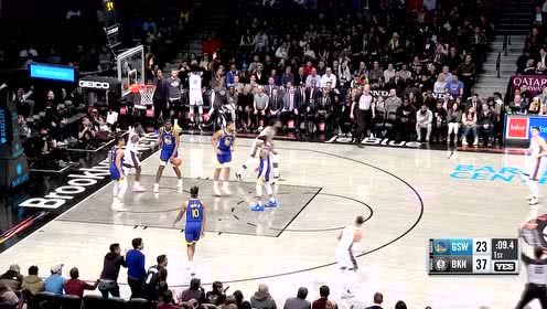 【NBA集锦】这游戏没法玩了 坦普尔不做调整接球三分说扔就扔