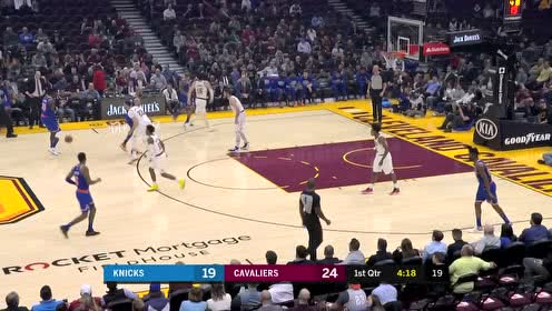 【NBA集錦】籃筐之下誰能擋我 蘭德爾直沖油漆區(qū)反向轉(zhuǎn)陀螺拿下兩分