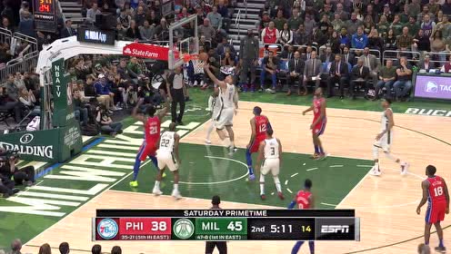 【NBA集锦】天高任鸟飞!希腊怪兽加速起跳暴力抡锤重扣挂筐