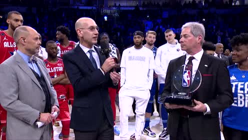 【NBA集錦】萊昂納德當(dāng)選全明星正賽MVP 獲首座科比-布萊恩特獎(jiǎng)杯