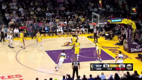 【NBA集錦】誰說濃眉是我克星？錫安三分線單打戴維斯強(qiáng)硬上籃命中