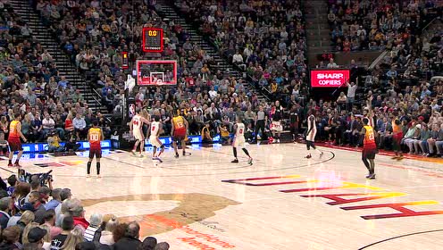 【NBA集锦】宝刀不老!康利后场推进迎2人防守干拔压哨三分打进