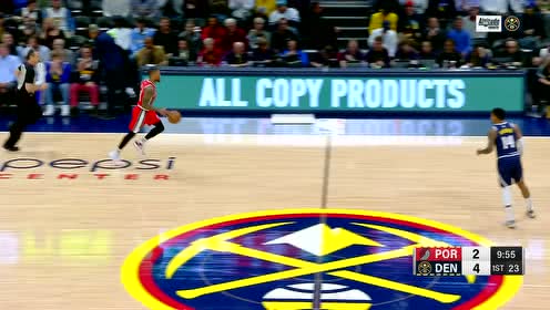 【NBA集锦】这球有点意思 约基奇篮下连番单挑从大白边从胳膊下找到空档高抛打进