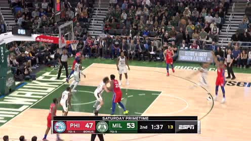 【NBA集锦】来得太是时候了 恩比德吸引包夹分球霍福德三分命中