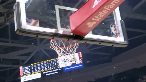 【NBA集錦】真以為我沒三分？ 小南斯左側(cè)45°三分出手一發(fā)入魂打停尼克斯
