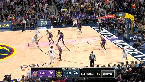 【NBA集锦】肌肉之间的碰撞！格兰特顶开库兹马不惧对抗上篮得手