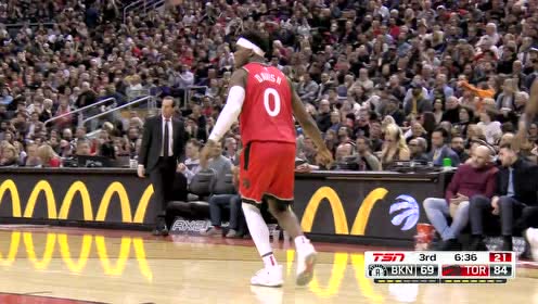 【NBA集锦】特伦斯外线三分一刀毙命 场下队友激动举手叫好
